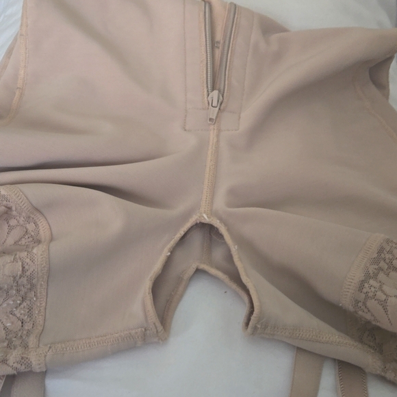 Crotchless body shaper undergarment - Picture 4 of 4